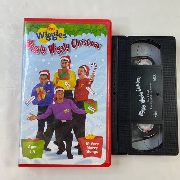 The Wiggles Wiggly Wiggly Christmas VHS Tape For Ages 1-8 19 Festive Songs - Picture 3 of 3